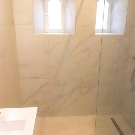 Napoleon Luxurious Renovated 1min From Palais Apartament