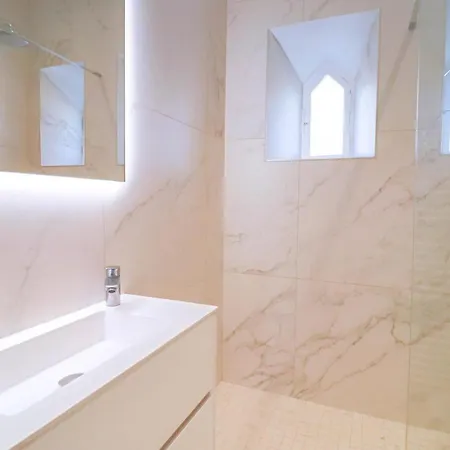 Napoleon Luxurious Renovated 1min From Palais Apartament